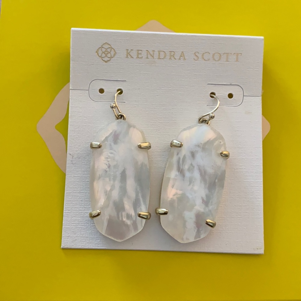 Kendra Scott Esme Earrings - Gold and Ivory Mother of Pearl.